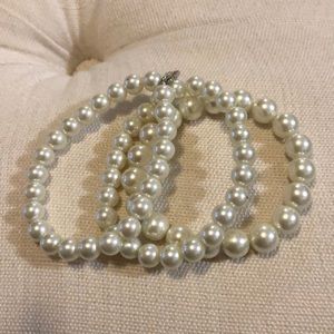 Costume pearl bracelet set
